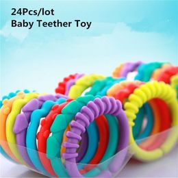 24Pcslot Baby Teether Toys Baby Rattle Colorful Rainbow Rings Crib Bed Stroller Hanging Decoration Educational Toys For Kids 220531