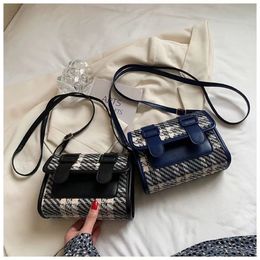 fashion Large capacity oblique Small grid retro shoulder bag women handbag