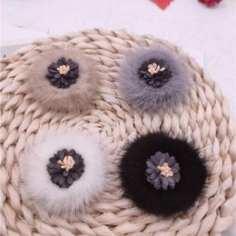 Pins Brooches Antumn Real Fur Ball Flower Women Wedding Jewellery Safety Scarf Ladies Cost Lapel Pin Gifts Seau22