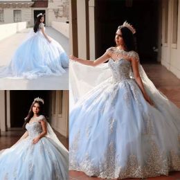 Blå quinceanera ljus klänningar med cape älskling halsringning spets applikation pärlor golvlängd tyll söt prom boll klänning pageant formell ocn vestidos