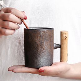 Japanesestyle Vintage Ceramic Coffee Mug Tumbler Rust Glaze Tea Milk Beer with Wood Handle Water Cup Home Office Drinkware 220809