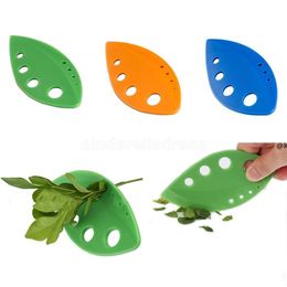 DHL Vegetable Leaf Separator Rosemary Thyme Cabbage Leaf Stripper Plastic Greens Herb Stripper Rosemary Kitchen Tools JLA13196