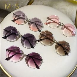 new round sunglasses women oversized eyewear 2018 gradient brown pink rimless sun glasses for female gift Brand Designer uv400 T200108