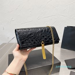 2022 Fashion beach Autumn Bags Senior designer's unique black leather handle women's large capacity handbag simple and elegant style
