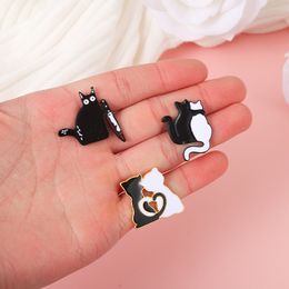 Cartoon creative cute black and white cat paint brooch bag couple jewelry frightened cat badge buckle spot