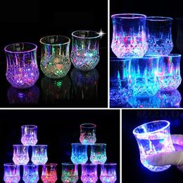 Wine Glasses LED Flashing Color Change Water Activated Light up Beer Whisky 200ml Drink Cup Pineapple Design Drink Glass Cocktail Party Novelty