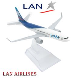 1/400 Scale Chile LAN LATAM Airlines Aircraft Model Aviation Diecast Miniature Plane Toys for Children Boys Birthday Gift 220707