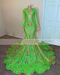 Luxury Green Lace Long Sleeve Prom Dresses 2022 For Black Girls Sheer Neck Sweep Train Plus Size Formal Evening Party Wear robe de soire