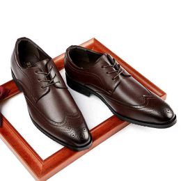 Dress Shoes New Soft Bottom Block Carved Business Casual Shoes Men's Formal Wear Pointed Gentleman Single Youth 220812