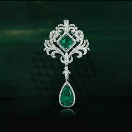 Pendant Necklaces Foydjew Luxury Temperament Simulation Emerald Micro-inlaid Full Diamond Hollowed Water Drop-shaped For WomenPendant