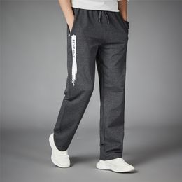 Running Pants Men Loose Straight Gym Fitness Training Jogging Pants With Zip Pockets Sport Trousers Bodybuilding Sweetpants 5XL 201128