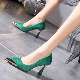2022 New Woman Pink Pumps Luxury Designer Metal Pointed Stiletto Shallow Mouth Single Shoes High Heels Women Green Party Shoes G220425