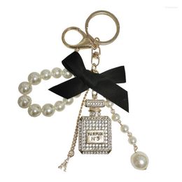 Keychains Pearl Chain Bottle Keychain For Woman Luxury Jewellery Bow Car Keyring Bowknot Camellia Pendant Bag Decoration Miri22