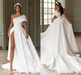 2022 Strand Sexig Plus Storlek Bröllopsklänning One-Shoulder High Split Appliques Lace Bridal Gowns Sweep Train Organza Bröllopsklänningar Vestidos