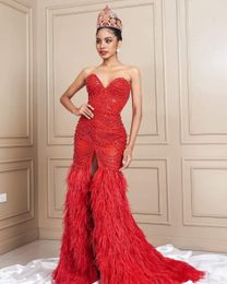Luxury Feathers Red Prom Dresses Sweetheart Strapless High Split Crystals Beaded Mermaid Women Evening Gown