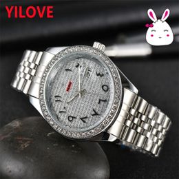 Top Model Mens Womens Watch 40mm Stainless Steel High Quality Classic Clock Sports Bracelet Montre De Luxe Waterproof Quartz Imported Movement WristWatch