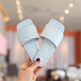 Summer Slippers for Girls Korean Version Flat Bottom Fashion One word Thongs Solid Colour Children s Beach Shoes 220618