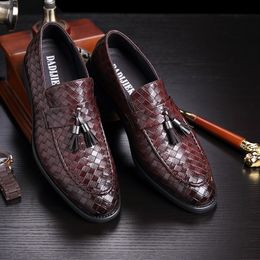 M-anxiu Tassel Braided Pattern Leather Shoes Slip-on Casual Loafers Men's Business Shoes Formal Dress Shoes Hot Y200420