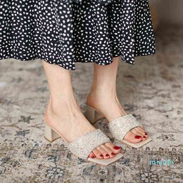Inci Pullu Elmas Rhinestone Sandalet kadın Dış Aşınma Mizaç Kalın Orta Topuk Oluklu Yüksek Topuklu