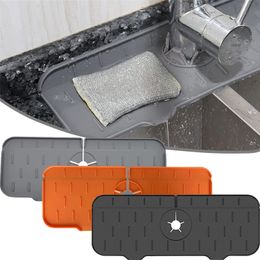 Kitchen Faucet Absorbent Mat Sink Splash Guard Silicone Catcher Countertop Protector For Bathroom Gadgets 220809