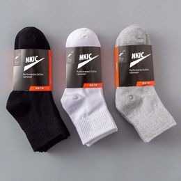 running crew socks UK - Fashion Brand LOGO Men's Cotton Running Crew Socks Middle Tube Casual Breathable Sports Socks For Men and Women Soft Sock