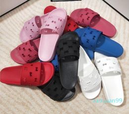 Designer classic hole shoes rubber slippers sandals men and women sandal fashion beach shoe flat non-slip slippers55