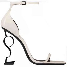 Sandali di marca Estate New Herringbone Belt Toe Tacco a forma speciale Sandali con tacco alto Scarpe Donna 39 S Tacchi alti Sandles 220330