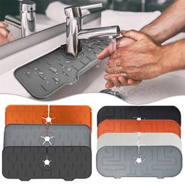 Kitchen Silicone Faucet Mat Sink Splash Pad Drain Pad Bathroom Countertop Protector Shampoo Soap Dispenser Quick Dry Tray 220727