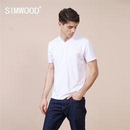 Summer Sorona Fibre Sports T-shirt Men V-Neck Slim Fit Cool Feeling Elastic Running Tops Breathable Tshirt 220401