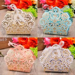 2021 Multi Colour Laser Cut Hollow Candy Bags With Ribbon Wedding Party Favours Gift Boxes New Wedding Valentine Candy Bag