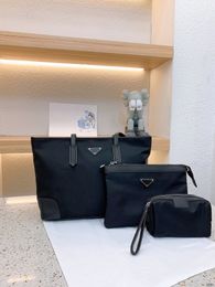 Designer de luxo de alta qualidade Designer de luxo 3pcs Sacos de compras embream carteiras de maquiagem bolsa de higiene saco de saco de ombro feminino