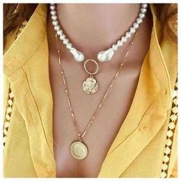 Queen Arcylic Coin Pendant Chain Necklaces Elegant Personalised Vintage Beaded Irregular Pearl Necklaces for Women Party Jewelry343h