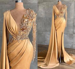 Goldene gelbe Prom Abendkleider Deep v Hals schiere Langarm Perlen Kristalle Luxus Party Promi -Kleider BC9469