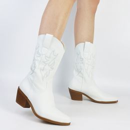 Scarpe firmate Stivali bianchi alla caviglia da cowboy Stivali da donna western alla moda da cowgirl Scarpe da donna con punta a punta casual ricamate