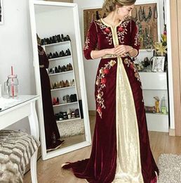 Elegant Moroccan Kaftan Velvet Evening Dresses 2022 Burgundy And Ivory Long Sleeve Arabic Dubai Celebrity Prom Party Gowns Floral Lace Embroidered Split Abaya