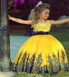 Gold Ball Gown Flower Girl Dresses for Wedding Lace Appliques Pink Bow Sash Girls Pageant Dress Adorable Long Lace Kid Formal Wear