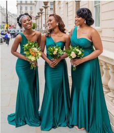 -2022 Vestidos de dama de honor verde esmeralda Cuatro estilos fuera del hombro Mermaid longitud del piso con la longitud del piso dividido de la dama sexy de los vestidos formales elegantes