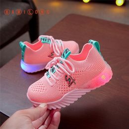 Style Kids Shoes Fashion Casual Mesh Breathable Children Shoes With Lights Autumn Toddler Boys Girls LED Sneakers LJ201202