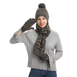 Berets Women's Hat Scarf Gloves Sets Outdoor Accessories Touch Screen Warm Long Soft Cable Knit SetsBerets