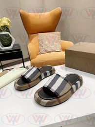 2022 Luxury Design women's plaid slippers Slides High quality brand sandals beach slippers fisherman shoes Size 35-41 with box elegant