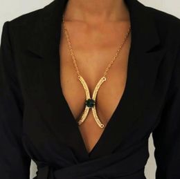 2022 nuova moda sexy catena petto croce catene corpo collana per le donne strass verde gemme di cristallo argento spiaggia reggiseno bikini gioielli accessori per imbracatura