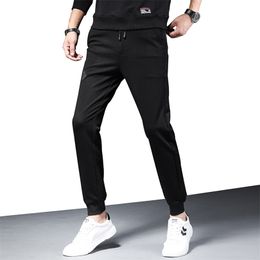 2020 Spring Casual Striped Knitted Sweat Pants Men Slim Fitness Sweatpants Joggers Chinos Fashion Trousers Male Brand Clothing T200422