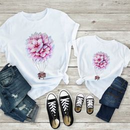 Mother Kids Tee Shirt Femme Family Look Breast Bow Clothes Mom and Daughter Sets Balloon Flower Baby Summer Cute Tshirt Women 220531