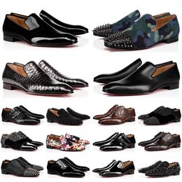 Diseñador zapatos de vestir para hombres Sneaker Triple Black Oreo Leede Patent Rivets Slip On Loafer Luxury Men Wedding Zapato para Fiesta de Negocios con caja 39-47
