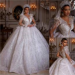 Luxury Dubai Wedding Dresses Ball Gown Sheer V Neck Beaded Floral Appliqued Lace Bridal Gown Gorgeous Vintage Robe de