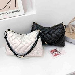 Evening Bags Quilted Women's Nylon Large Tote for Brand Designer Lattice Shoulder Solid Colour Capacity Tophandle Handbag 220630