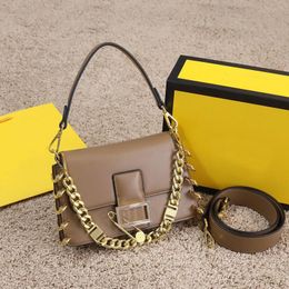 Baguette Bag Handle Handbag chain Totes Crossbody Bags Genuine Leather Fashion Magnetic Hasp Detachable Shoulder Strap High Quality Free Ship