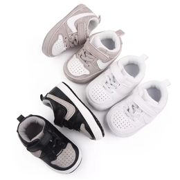 Novos sapatos de bebê de couro PU First Walkers Crib meninas meninos tênis urso chegando mocassins infantis sapatos 0-18 meses