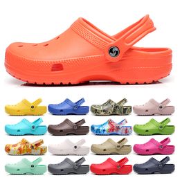 Pantofole moda Zoccoli Sandali Slip On Scarpe impermeabili da spiaggia casual nero bianco giallo uomo Pantofole da donna classiche da ospedale per infermieri Lavoro medico