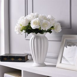 Modern Minimalist Europe Style Ceramic Flower Vase Ornaments Creative Tabletop Flower White Vase Home Christmas Decoration R706 210409